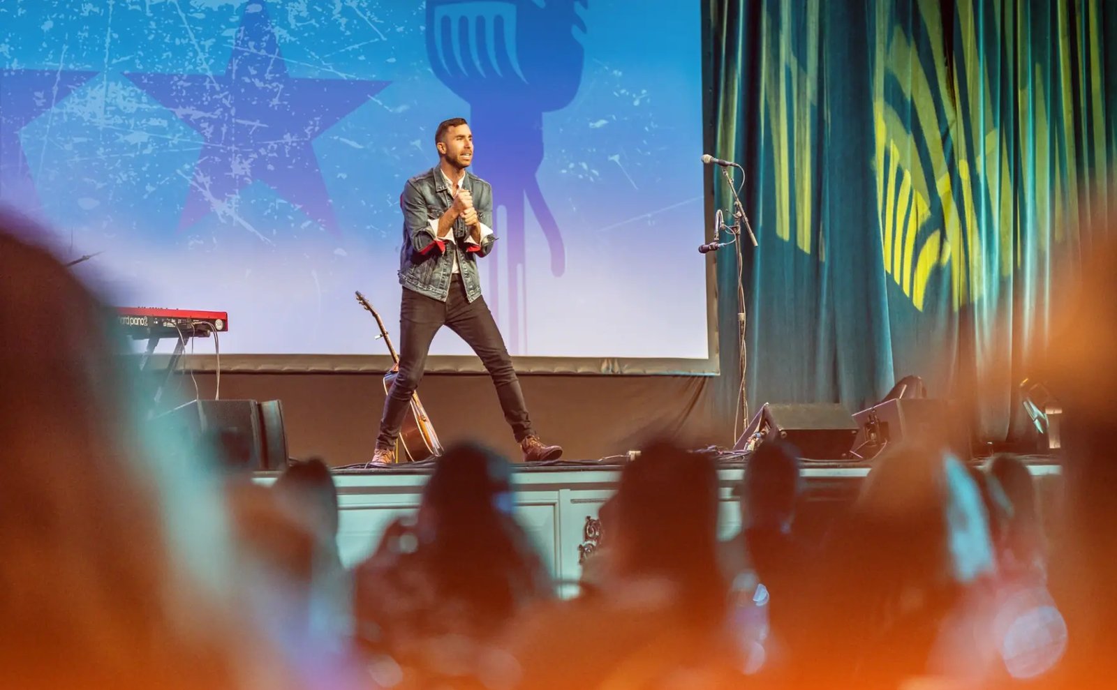 Peter Katz, ICON JAM Master and JUNO-nominated singer-songwriter, performing on stage