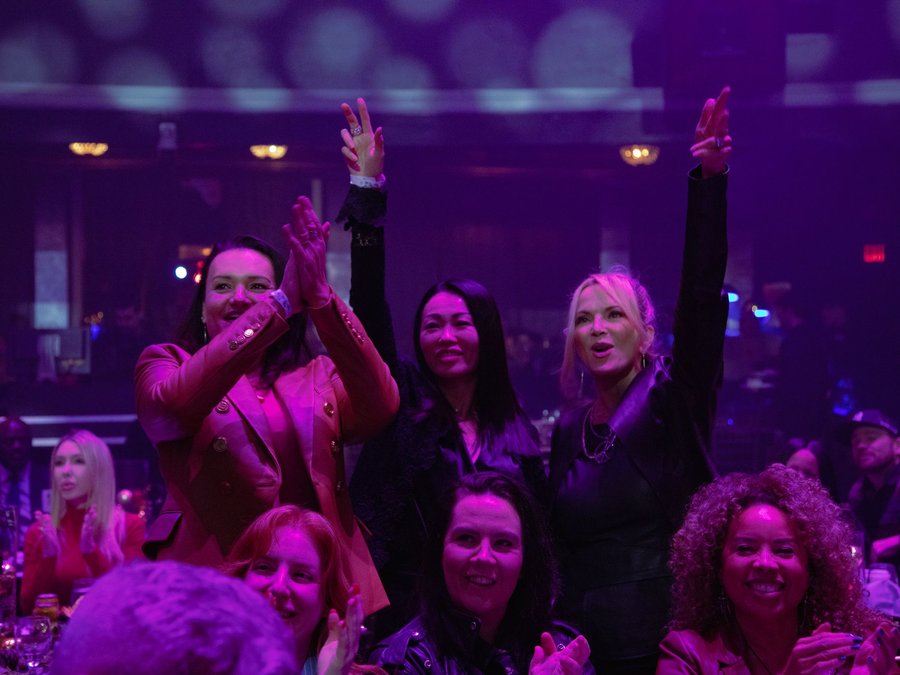 Gala guests cheering from their tables during the benefit concert